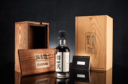 A subasta una botella de whisky japonés estimada en más de 300 000 euros (Foto Catawiki)