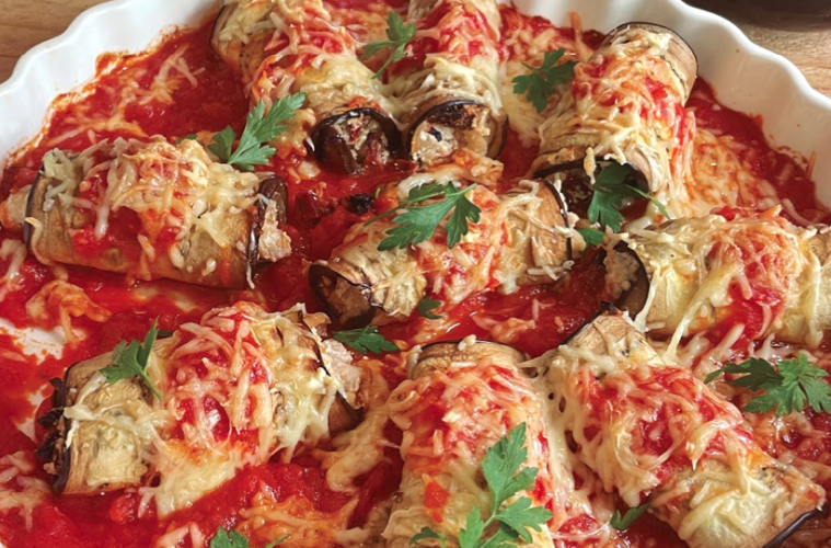 Canelones de berenjena rellenos de carne de conejo