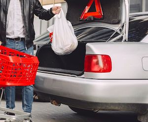 Alimentos que en verano, con el calor, no debemos dejar en el coche