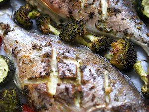 Cómo preparar un buen pescado al horno, un plato veraniego y sencillo