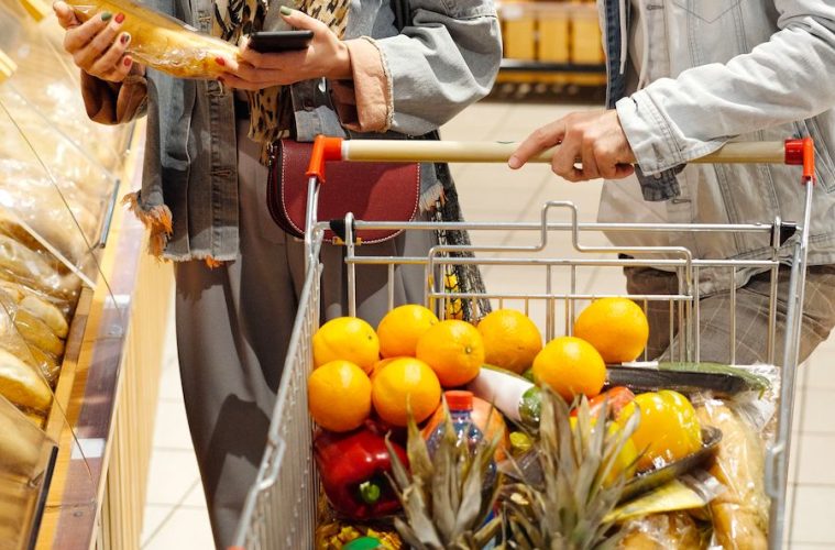 La cesta de la compra, cada vez más racional, planificada y sensible al precio
