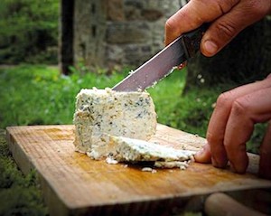 El Certamen Cabrales espera superar en la subasta el récord de 37 000 euros por el queso ganador