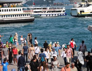 2Sobre la creciente relación entre el aumento del turismo y el de la basura marina 2
