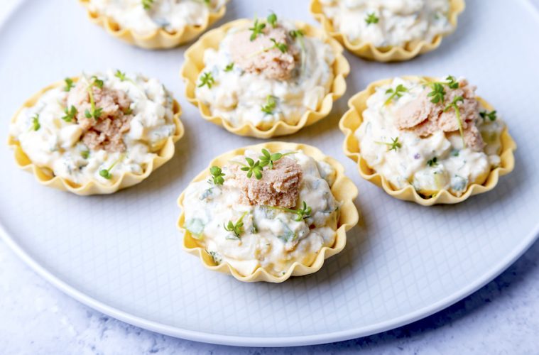 Tartaletas de bacalao, paté y pepino (Foto Pesca España)