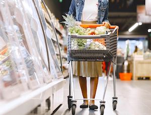 Los productos que protagonizan la cesta de la compra en verano