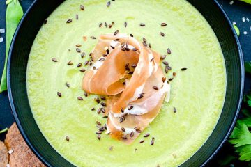 Crema fría de melón con jamón crujiente y queso feta