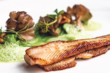 Lenguado glaseado con salsa de soja y setas maitake