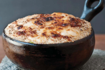 Pastel de quinoa cocida sobrante y queso de cabra