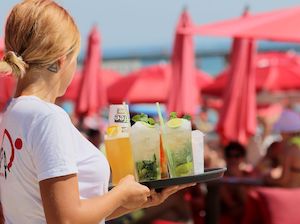 2El empleo en hostelería, más de 2 millones de trabajadores por cuarto mes consecutivo 2