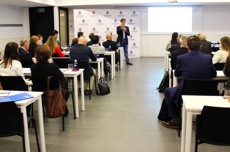A debate la formación que el sector de la hostelería necesitará en los próximos años (Foto AEHOS, edición anterior Foro)