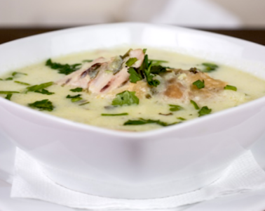 Crema de espinacas con láminas de bacalao y garbanzos crujientes