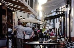 Las zonas con mayor crecimiento anual de reservas online de restaurantes este verano