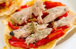 Patatas chips caseras con pimiento y bonito