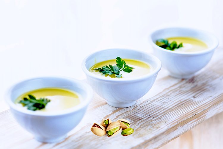 Crema de puerro con pistachos