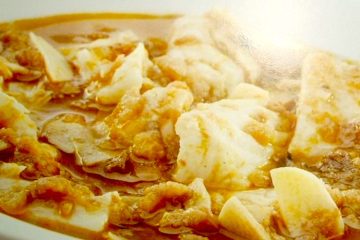 Sopa de ajo con tropezones de pescado sobrante