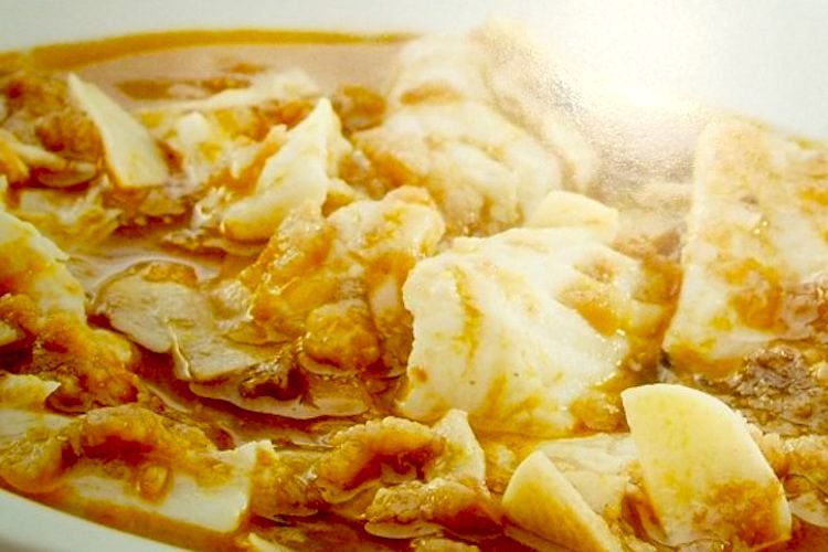Sopa de ajo con tropezones de pescado sobrante