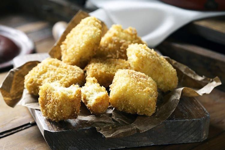 Croquetas de peix sec, setas y curry