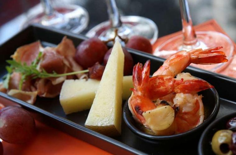 El vino, cada vez más de moda en el tapeo