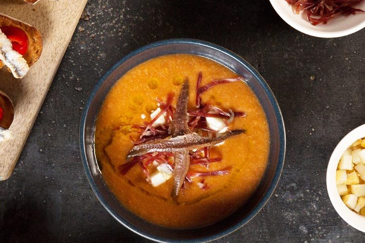 Salmorejo con anchoas