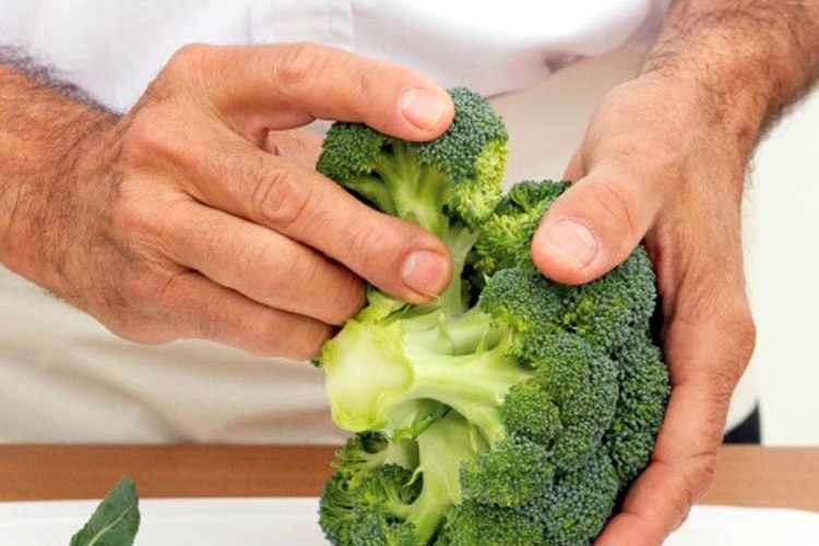El brócoli, en los Gourmand World Cookbook Awards (detalle de la portada)