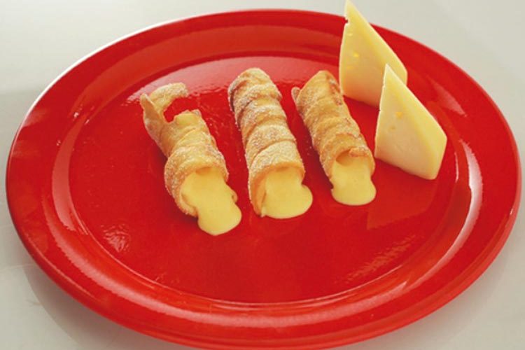 Cañitas rellenas de Queso Tetilla