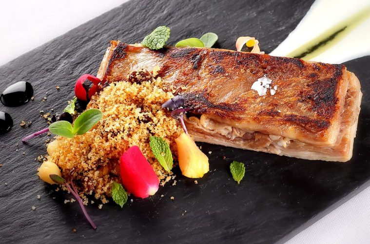 Taco bajo de Ternasco de Aragón con cuscús de frutos secos