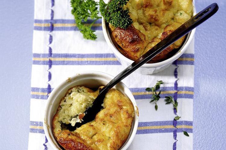 Soufflé de queso Gruyère y hierbas