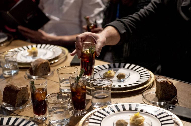 Comer con coctelería, una tendencia muy armoniosa