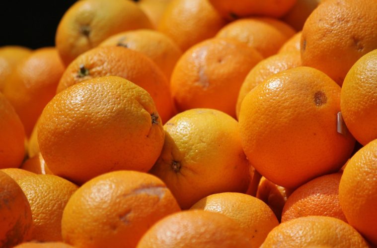Los agricultores españoles denuncian la invasión de cítricos importados