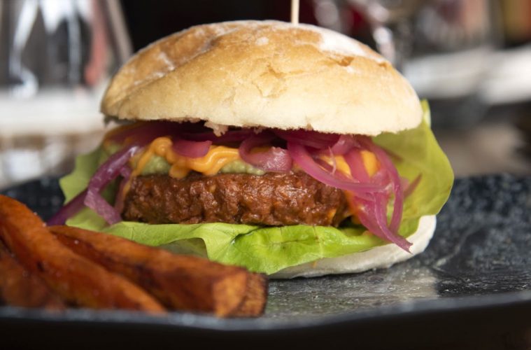 Ya en el mercado la primera hamburguesa de chorizo 100 % vegetal y española