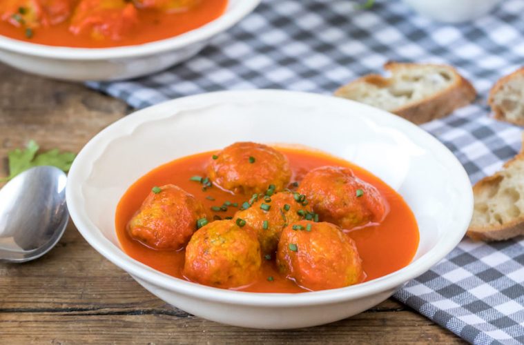 Albóndigas de skrei con salsa de tomate casera