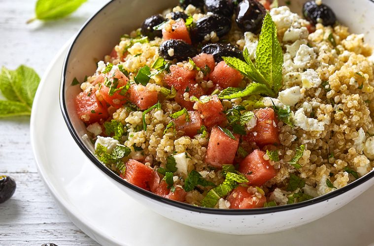 Ensalada de quinoa con sandía y queso feta vegano