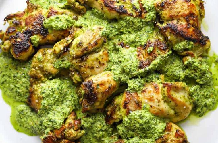 Pollo del día anterior con salsa de cilantro