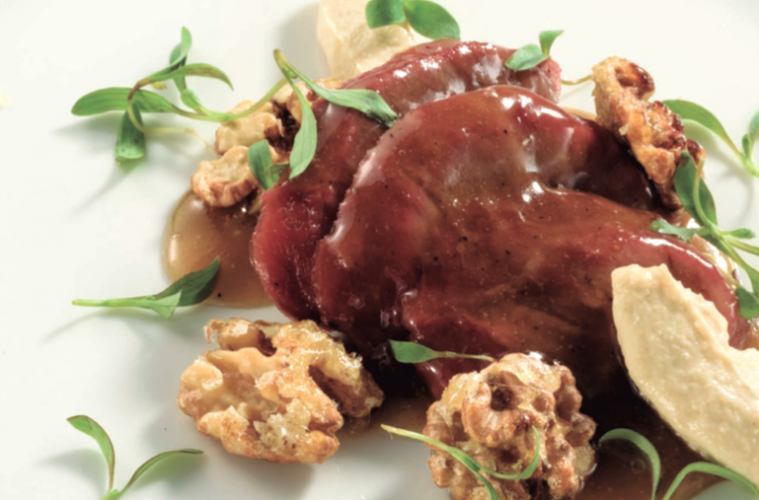 Carrillera de cerdo en su jugo con crema de caqui