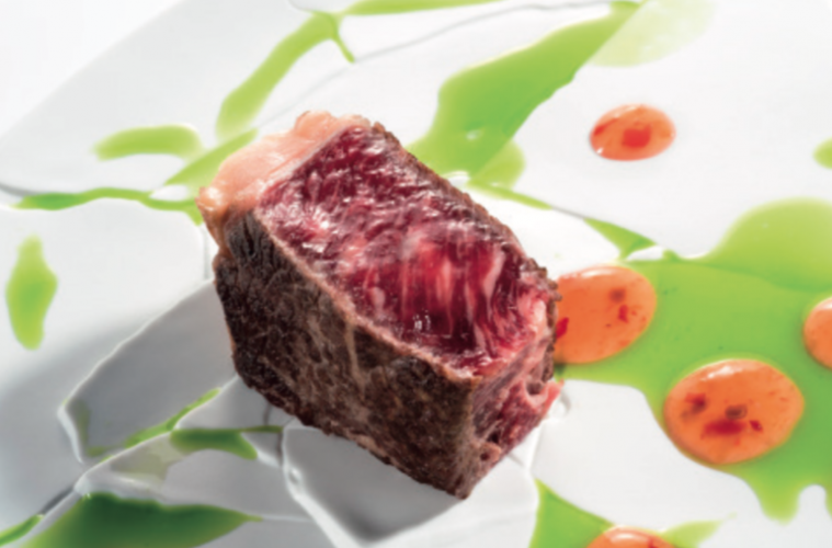 Presa de cerdo blanco con sweet chili y aceite de perejil