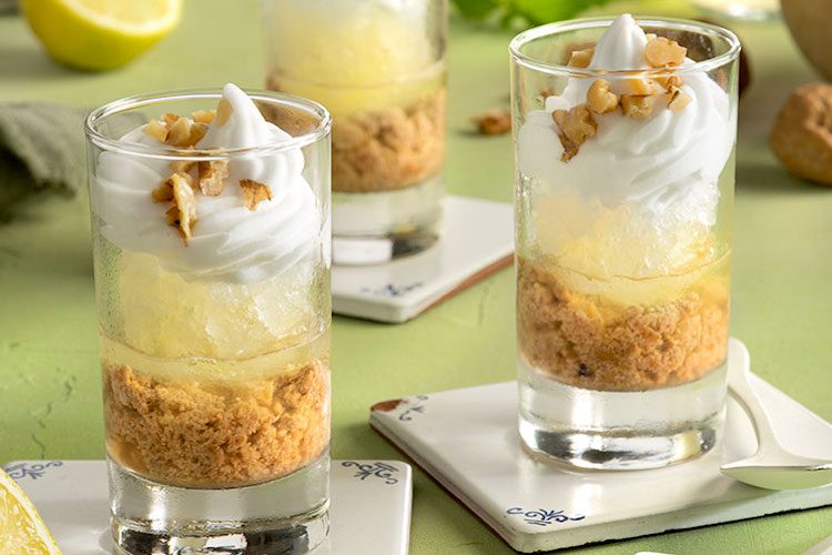 Vasitos de tarta de limón con nueces