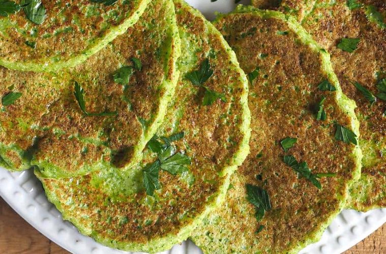 Pancakes de brócoli sobrante