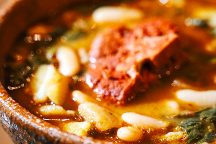 Potaje de berzas con butiello y chosco de Tineo