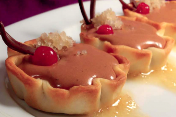 Tartaletas de cremoso de café y chocolate con coulis de limón