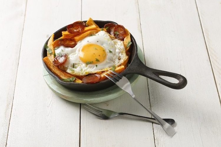 Huevos rotos con chorizo sobrante - Foto IGP Chorizo Riojano