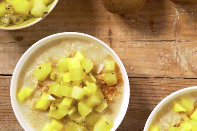 Quinoa con kiwis maduros y nueces