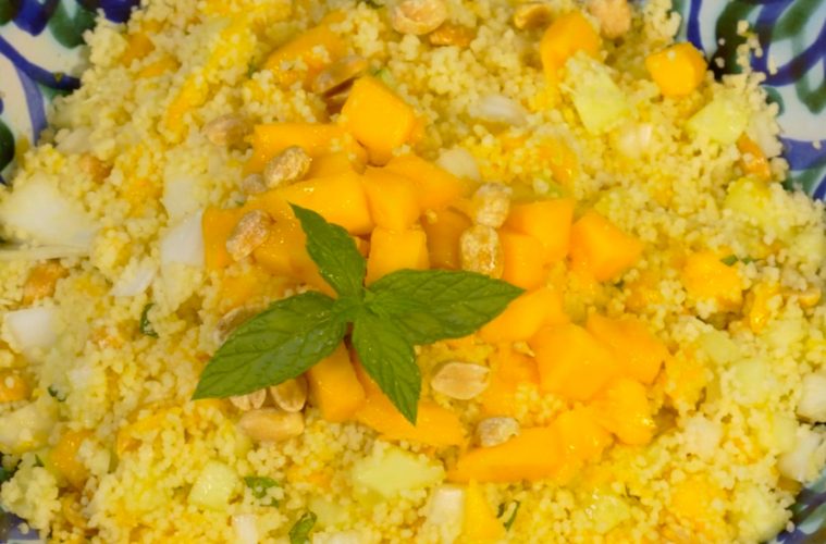 Cuscús de mango, pepino y cacahuete