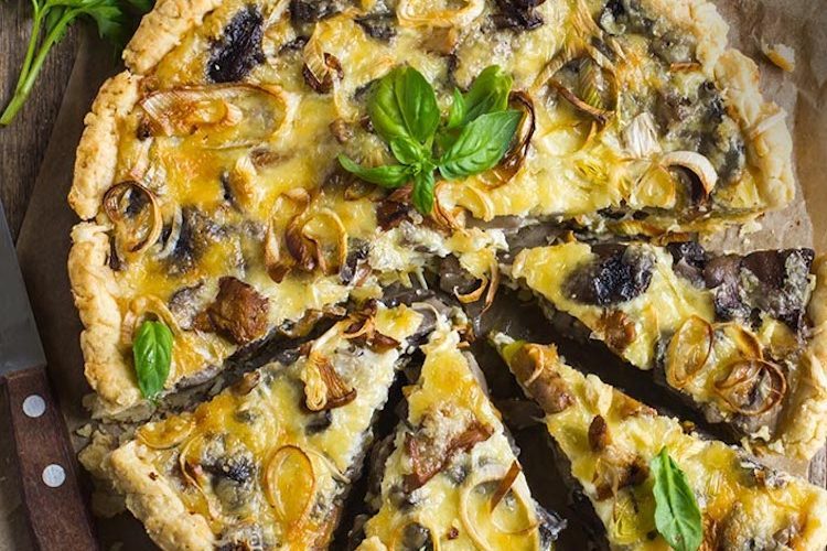 Quiche con restos de queso de cabra y champiñones
