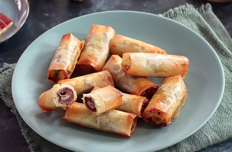 Rollitos de pasta filo con foie gras y magret ahumado