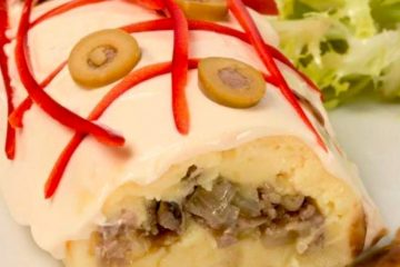 Rollo de patata con carne picada y champiñón sobrantes