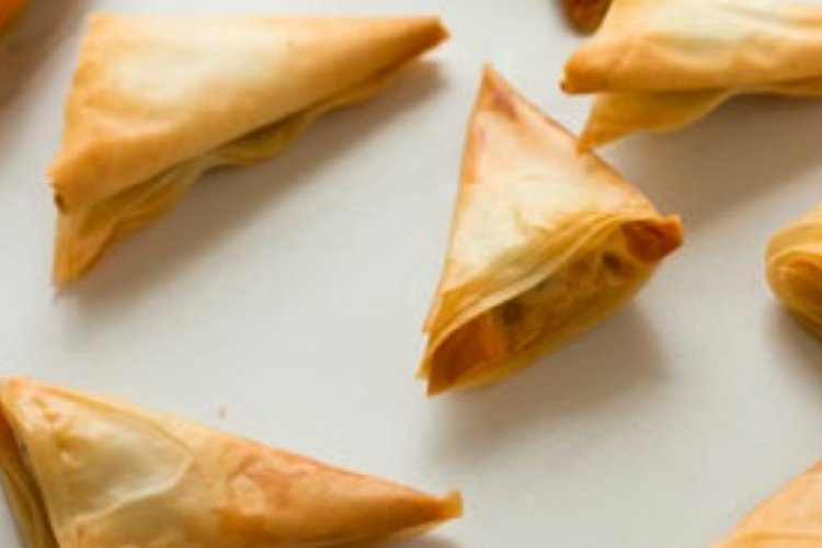 Samosas de chorizo y calabacín con un toque de curry