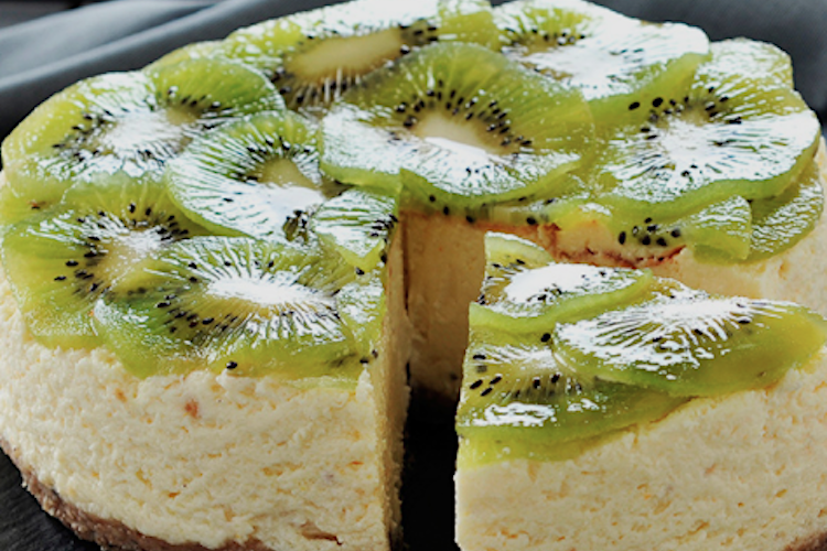 Tarta de queso y kiwis que vayan a madurar