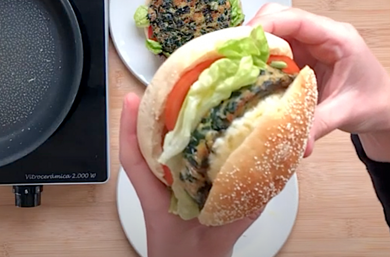 Burger de pollo y espinacas sobrantes