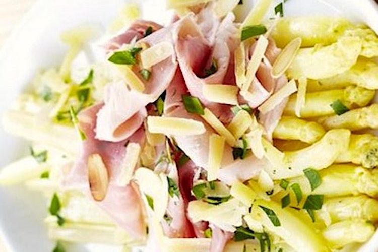 Espárragos sobrantes con jamón cocido y queso
