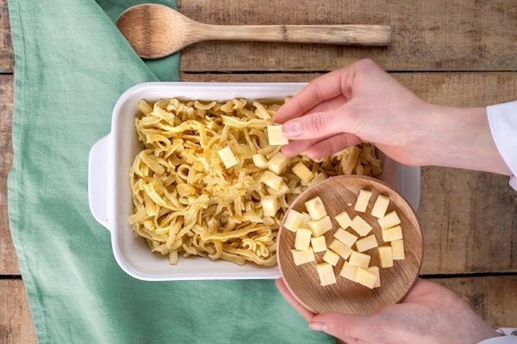 Käsespätzle, receta alemana de pasta fresca con queso